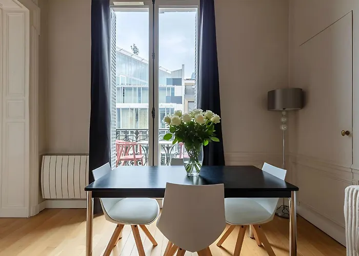 Eiffel View - Chic 1br - Palais Des Congres