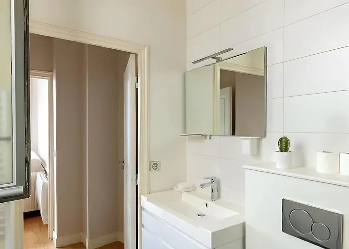 Апартаменты Eiffel View - Chic 1br - Palais Des Congres *