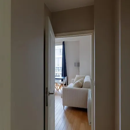 Eiffel View - Elegant 1Br - Terrace Apartman