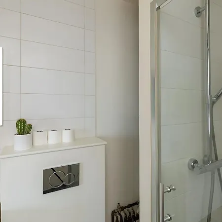 Eiffel View - Elegant 1Br - Terrace Apartman