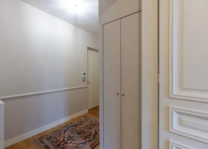 Eiffel View - Chic 1br - Palais Des Congres Apartment